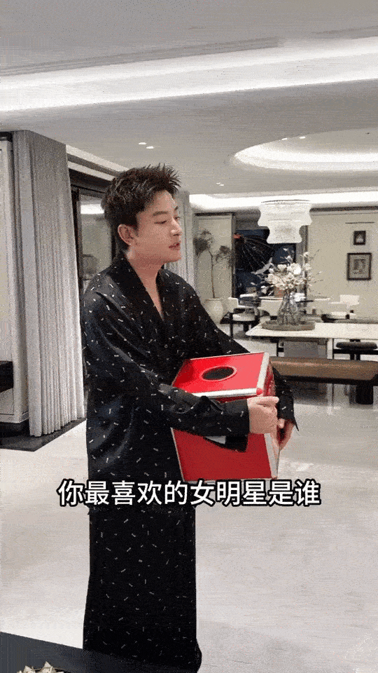 贾乃亮贾乃亮完全没有明星的距离感，端午放下身段和工作人员一起包粽子过节，各类数码