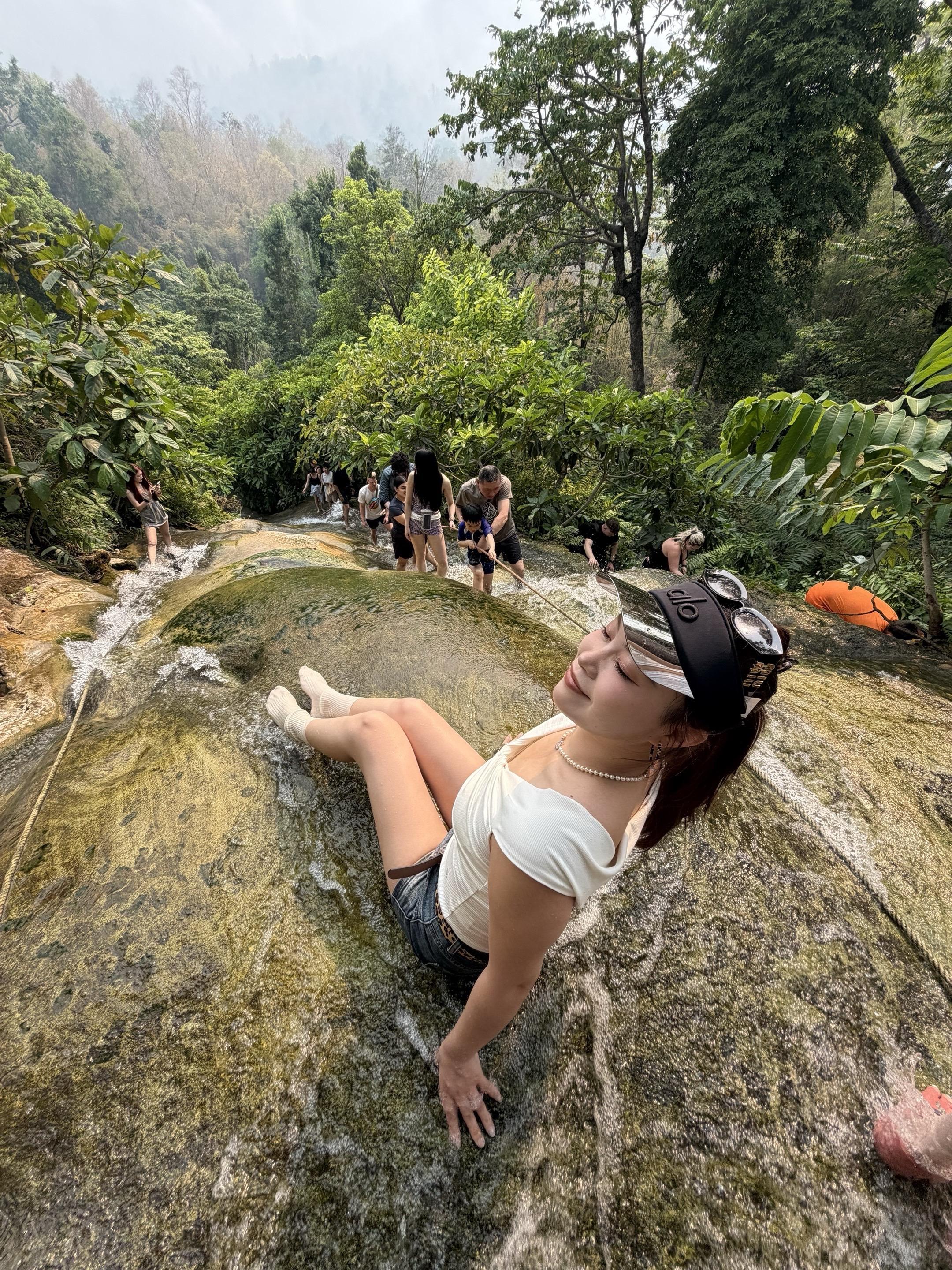 粘粘瀑布 真的太好玩啦！