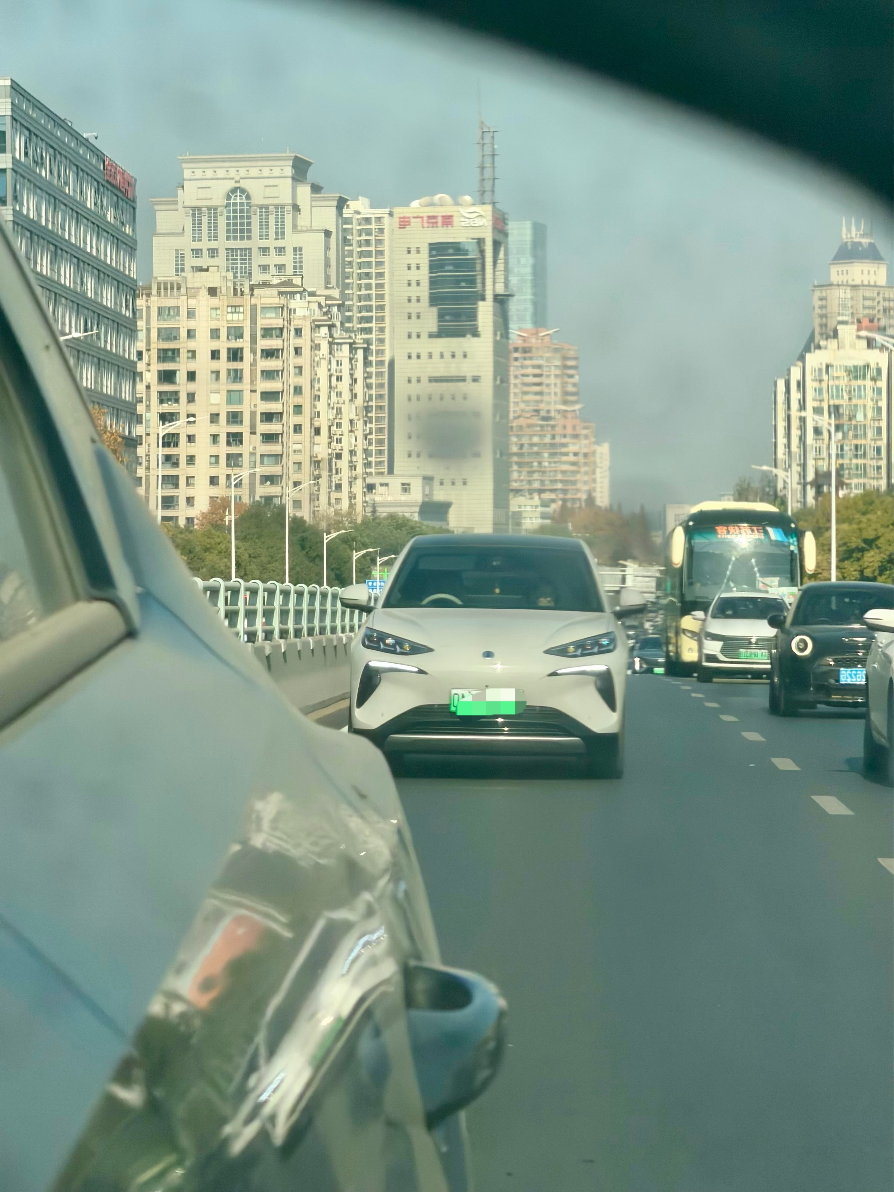 居然在路上遇到一辆腾势N7，不亚于买彩票中奖啊