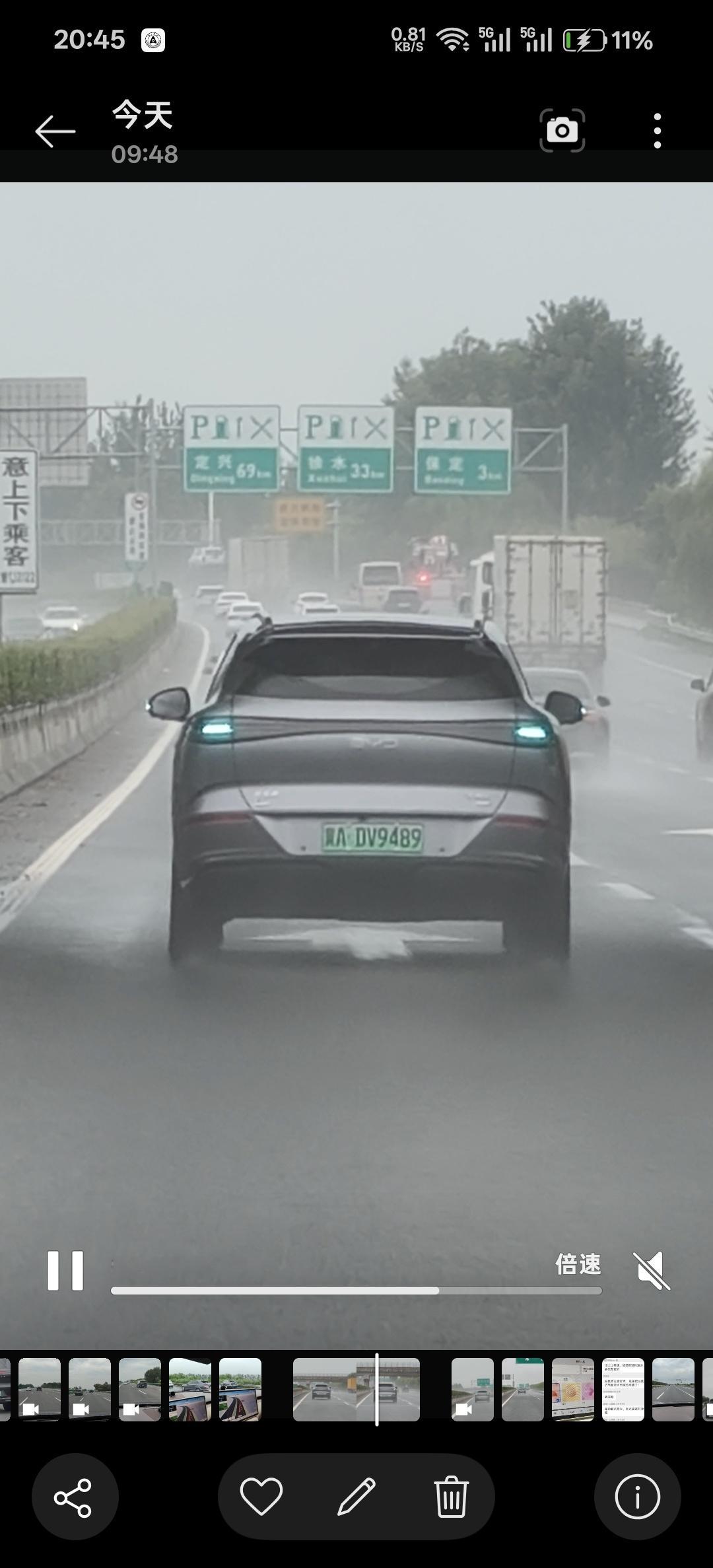 跑了800公里高速，尚界H5百公里电耗3.3kWh，百公里油耗4.2L，一箱油跑