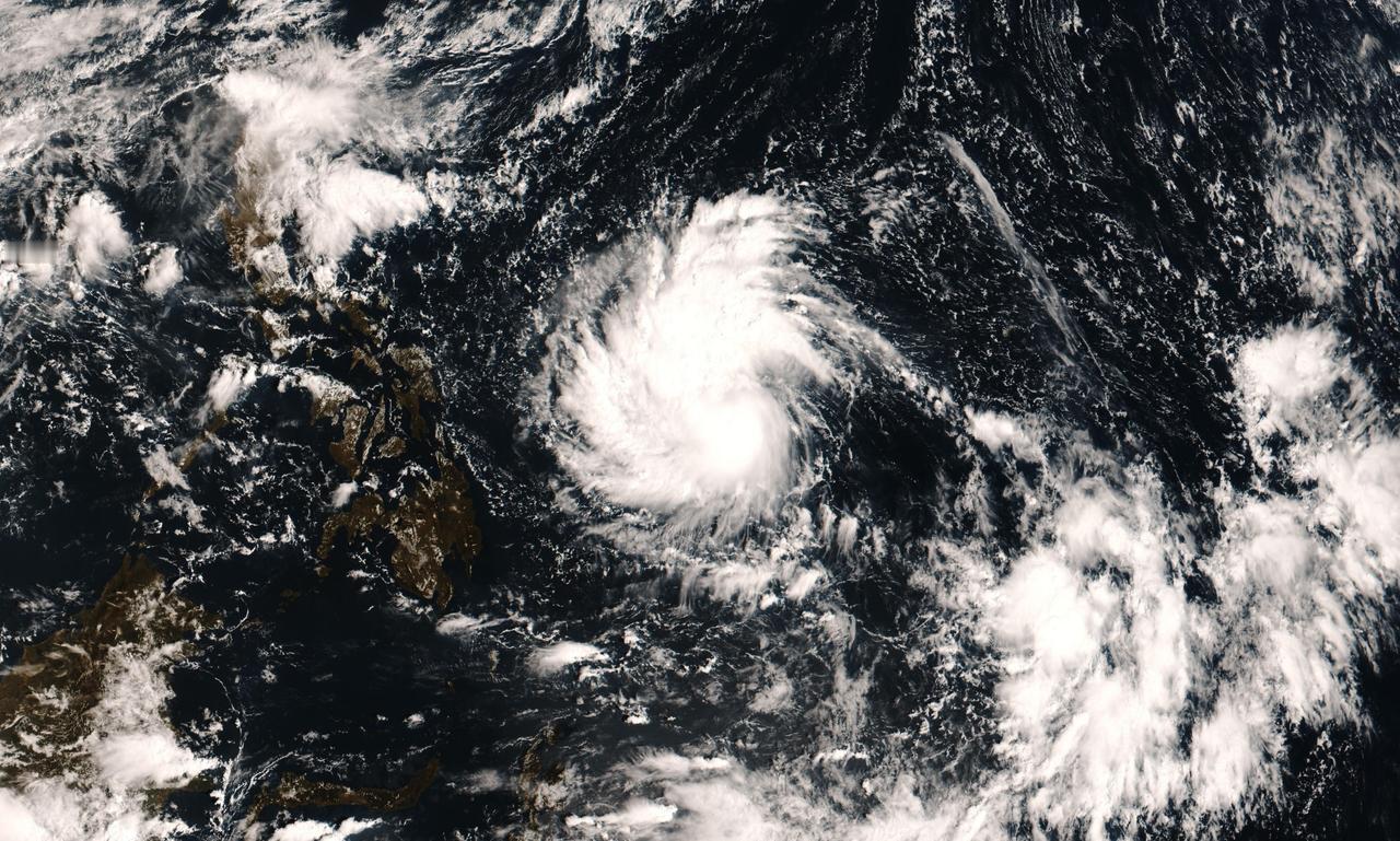 今年第25号台风海鸥已在昨晚于雅浦岛近海生成。未来将向偏西转西北偏西方向移动，穿