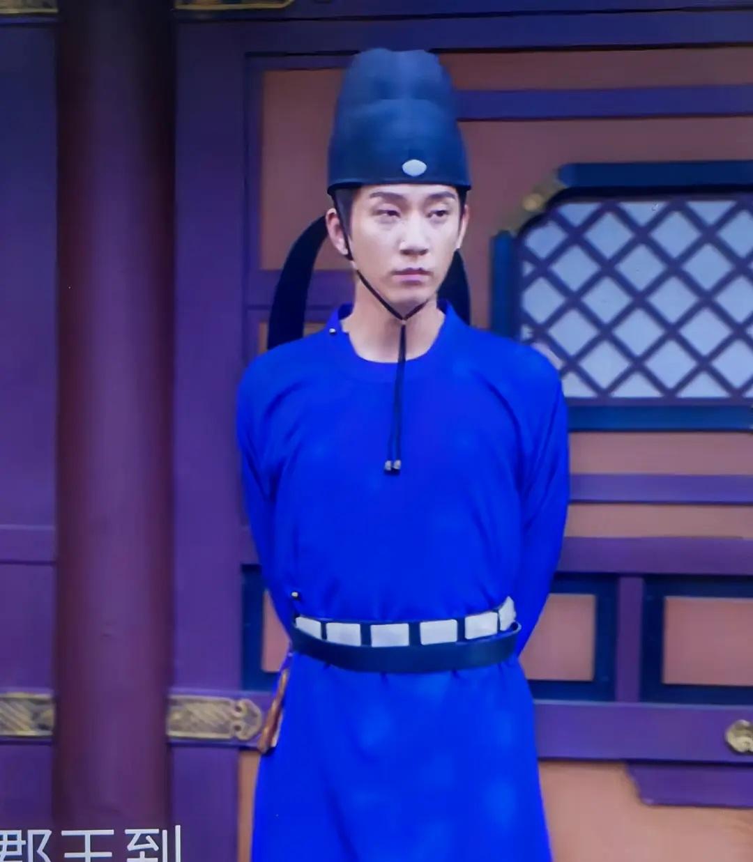 王子奇减减肥吧！哎……国内的208还是太好过了，这小肚子都赶上中年演员，男主