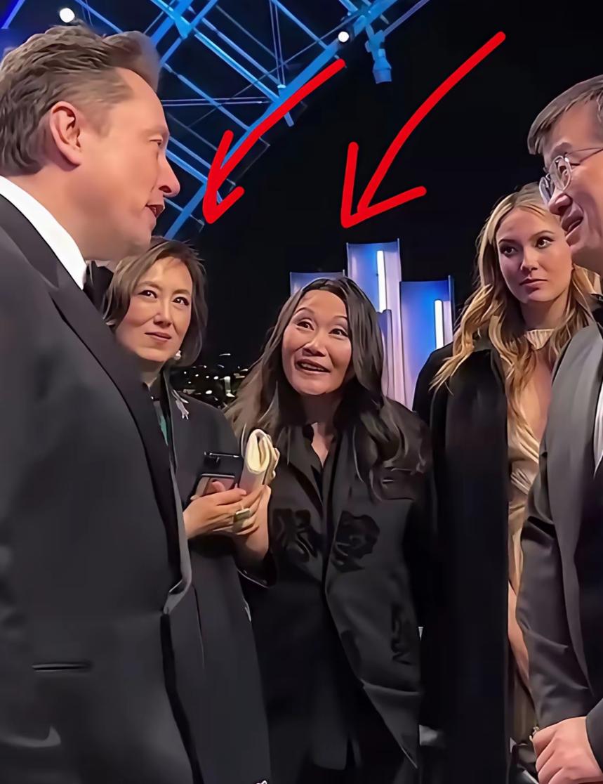 终于明白马斯克为什么能让那么多女人愿意给他生孩子了，在一场活动中，谷爱凌妈妈看马