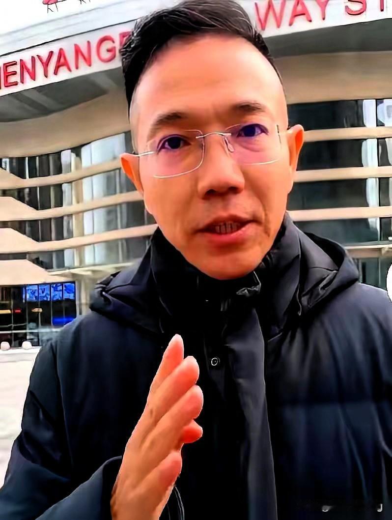 马店新华这位“锁头领队”终被传唤，一句“喝杯茶”，道尽天道好轮回！当初他轻飘飘把