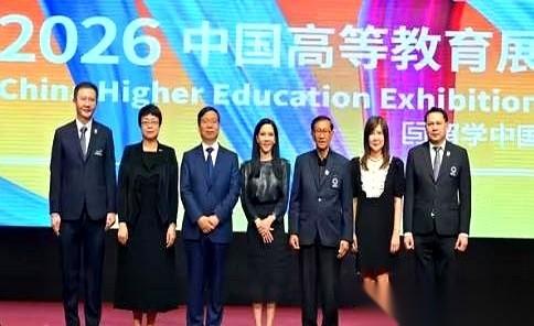 6月16日的曼谷博仁大学，正上演一出让不少人心情复杂的“抢人大战”。北大、上交