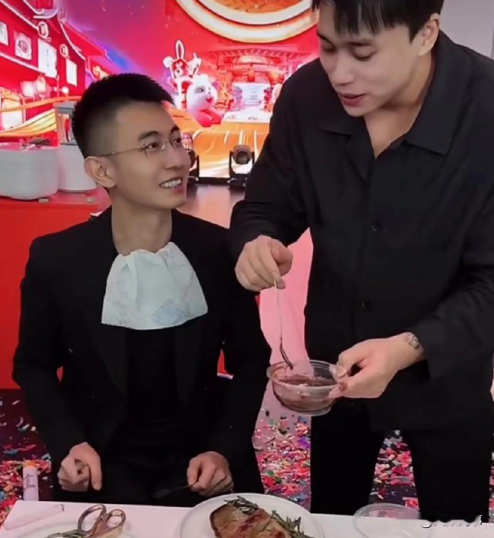 刘二狗打压老二了？实际最钟意的就是二宝宝了，对于粉丝质疑刘二狗打压老二的说法，刘