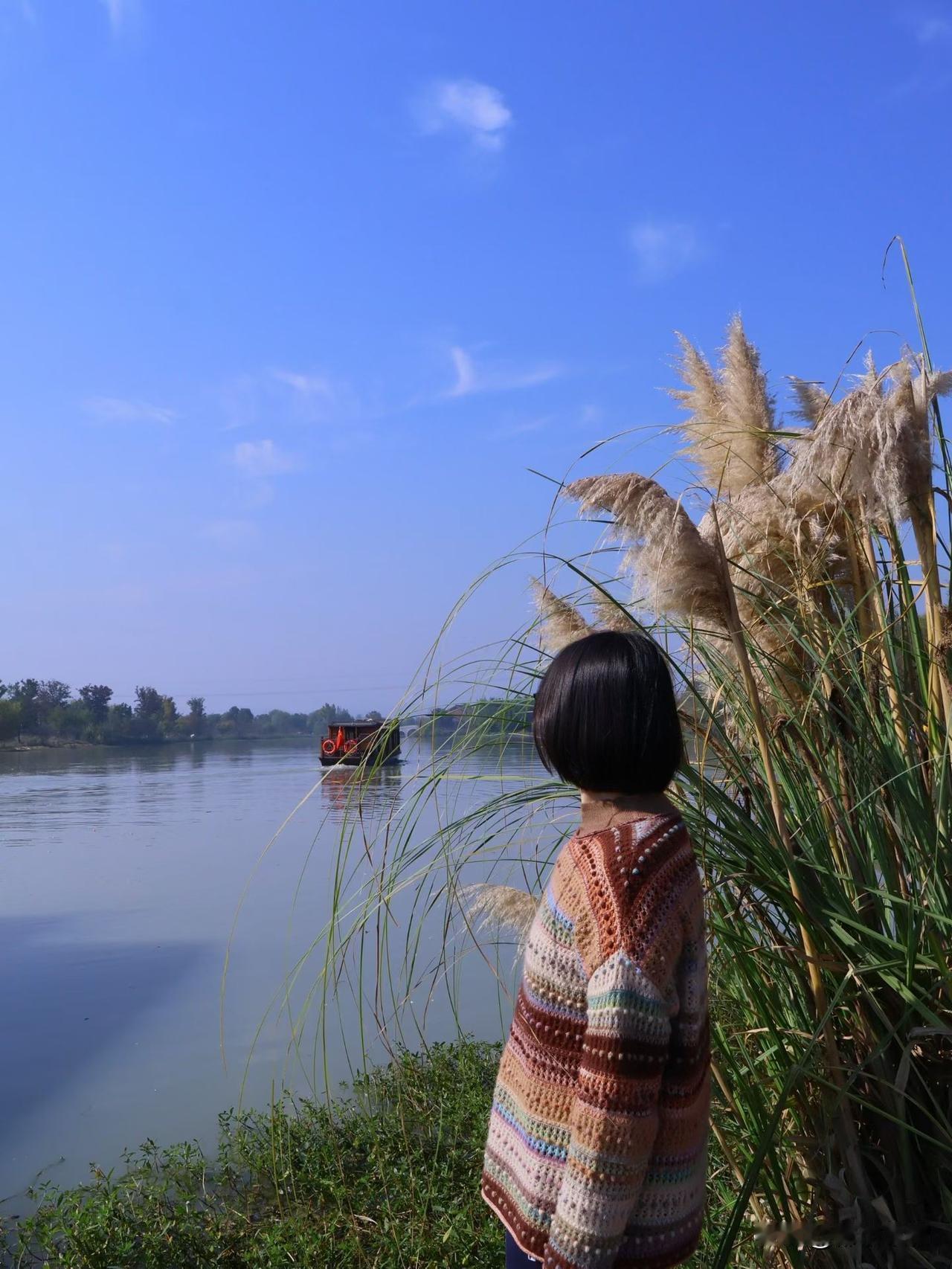 今天听到一个年轻的女老师说的话，非常吃惊，可见现在的老师确实不好当。这位女老