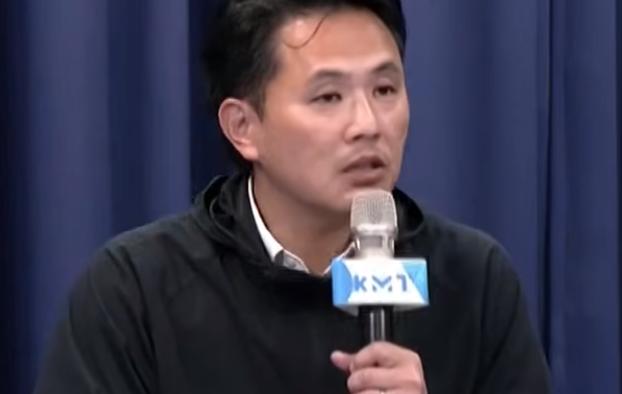 就在刚刚，国民党文传会新主委出炉前“立委”陈以信接掌国民党文传会主委尹乃