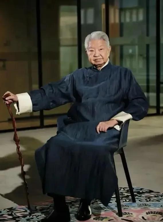 蔡澜走了其实原本有些无感毕竟香港四大才子除了金庸因为年少时看了他的武侠小
