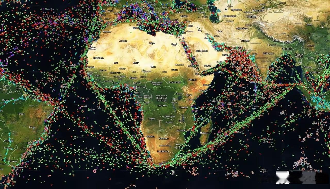 倘若非洲不存在，全球航运效率将提升5000%，这无疑是一次飞跃式的提升。设想一下