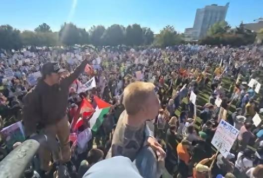 大漂亮国政府“停摆”已经18天了，所带来的影响也逐渐显现出来。首先是政府“停摆”