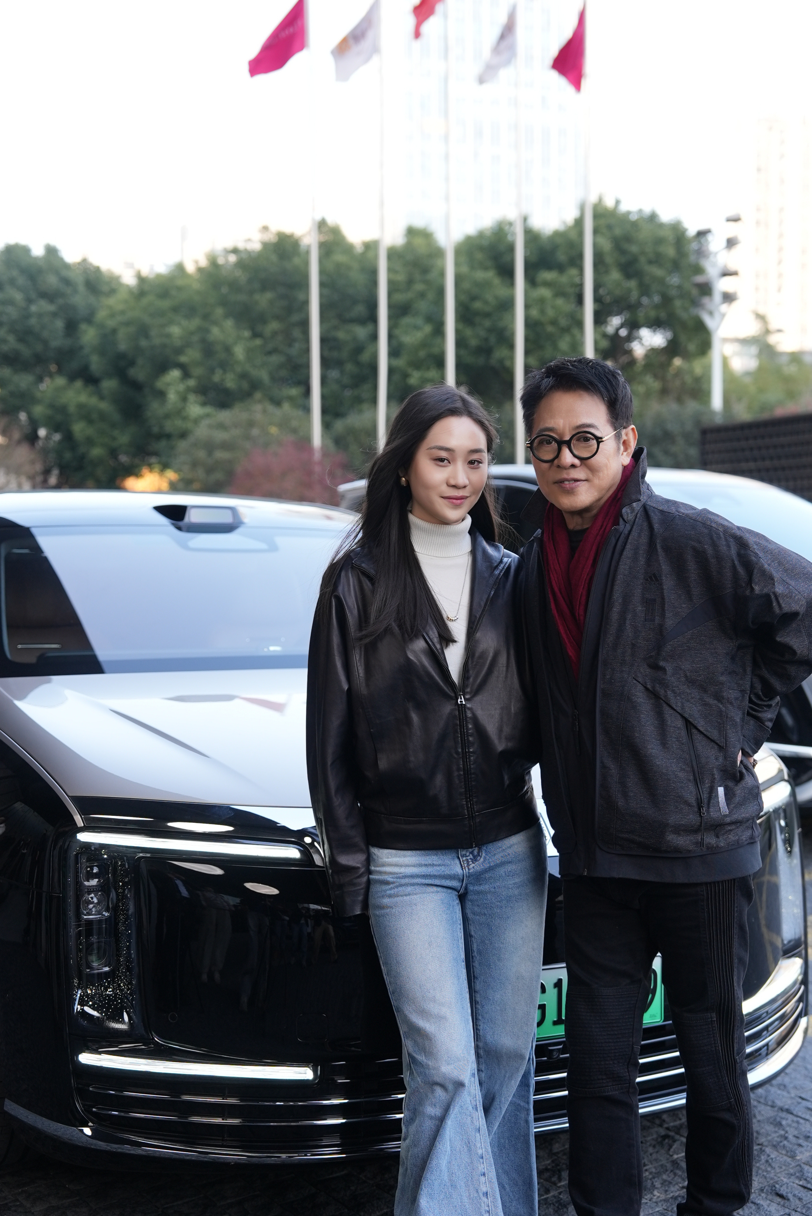 李连杰和小女儿同框好暖活动现场秒变温馨家庭日，镜头下的李连杰完全没了功夫巨星的