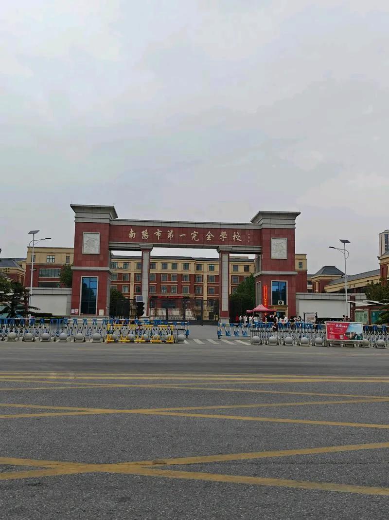 参加26年南阳中考的学生这个月是真忙！先是体育选考，然后中考报名完又是体检，又是