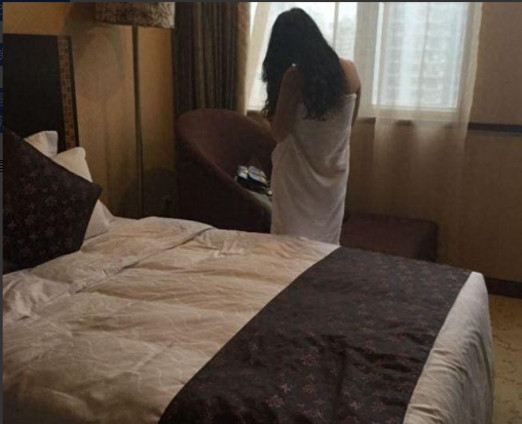 吉林，59岁女子发现丈夫出轨比自己小24岁的第三者，先是与丈夫离婚，而后又将第三