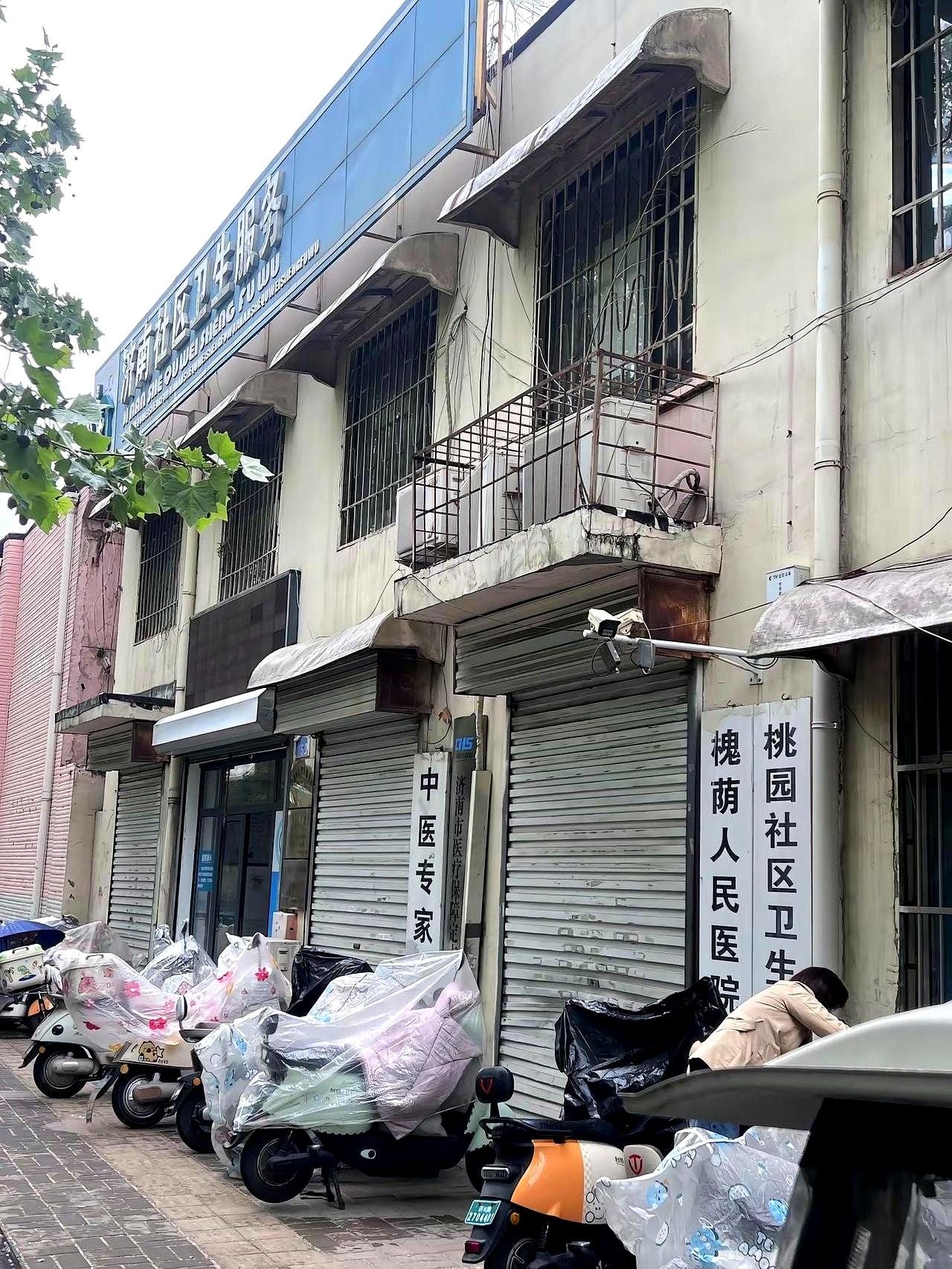 你敢信？现在看病大夫都开始当场查“豆包”了！感冒难受得不行，心想找个社区医院