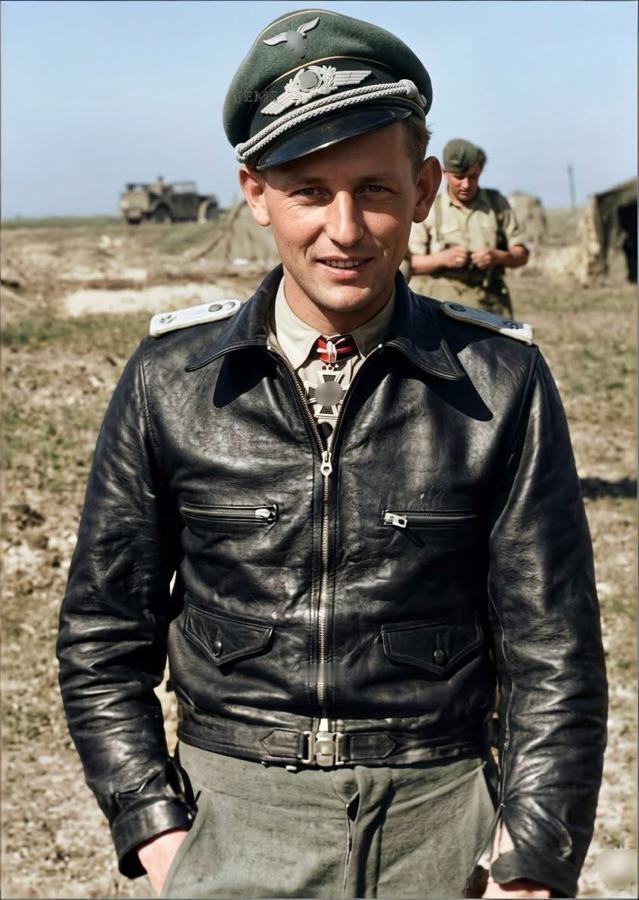 二战德军为什么那么强?‌大家认得出该二战德军王牌飞行员是谁不？其绰号“‌黑色魔鬼