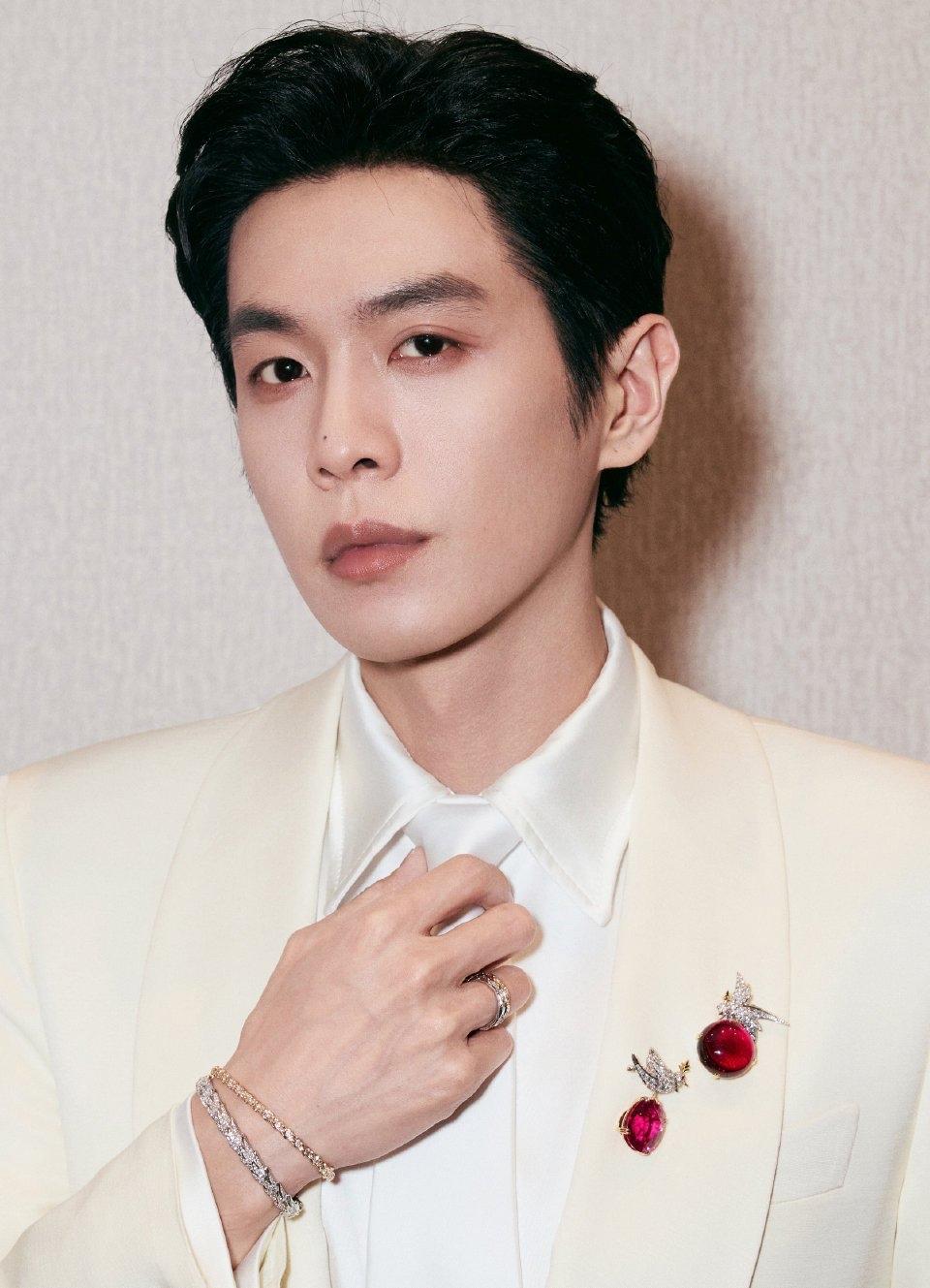 唐嫣张若昀主持Tiffany开幕，这画面太养眼了？3月14号北京三里屯，