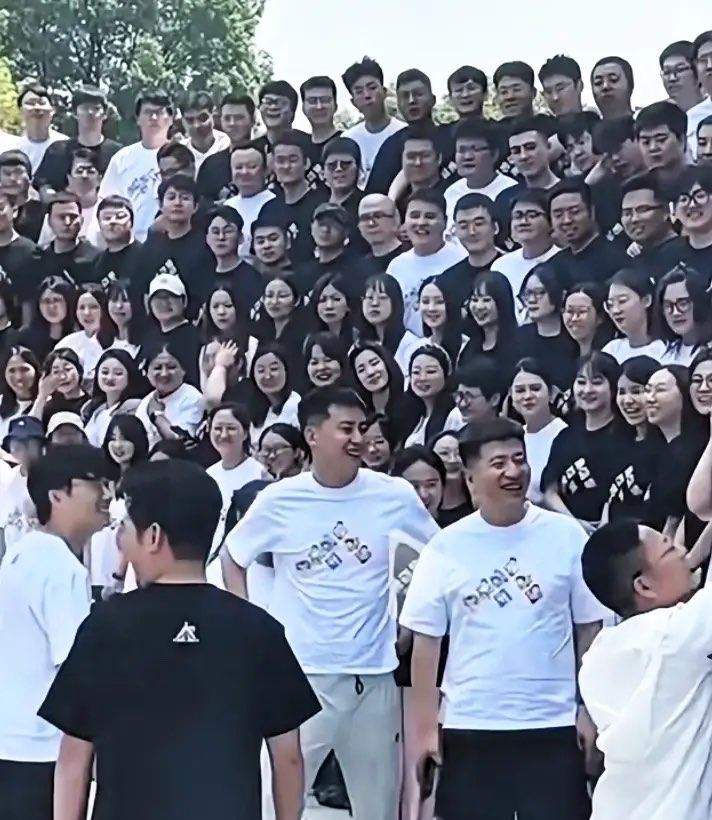 张老师一走，峰学蔚来的老师们全开始搞自己账号了，说白了就是现实逼的，太真实了。