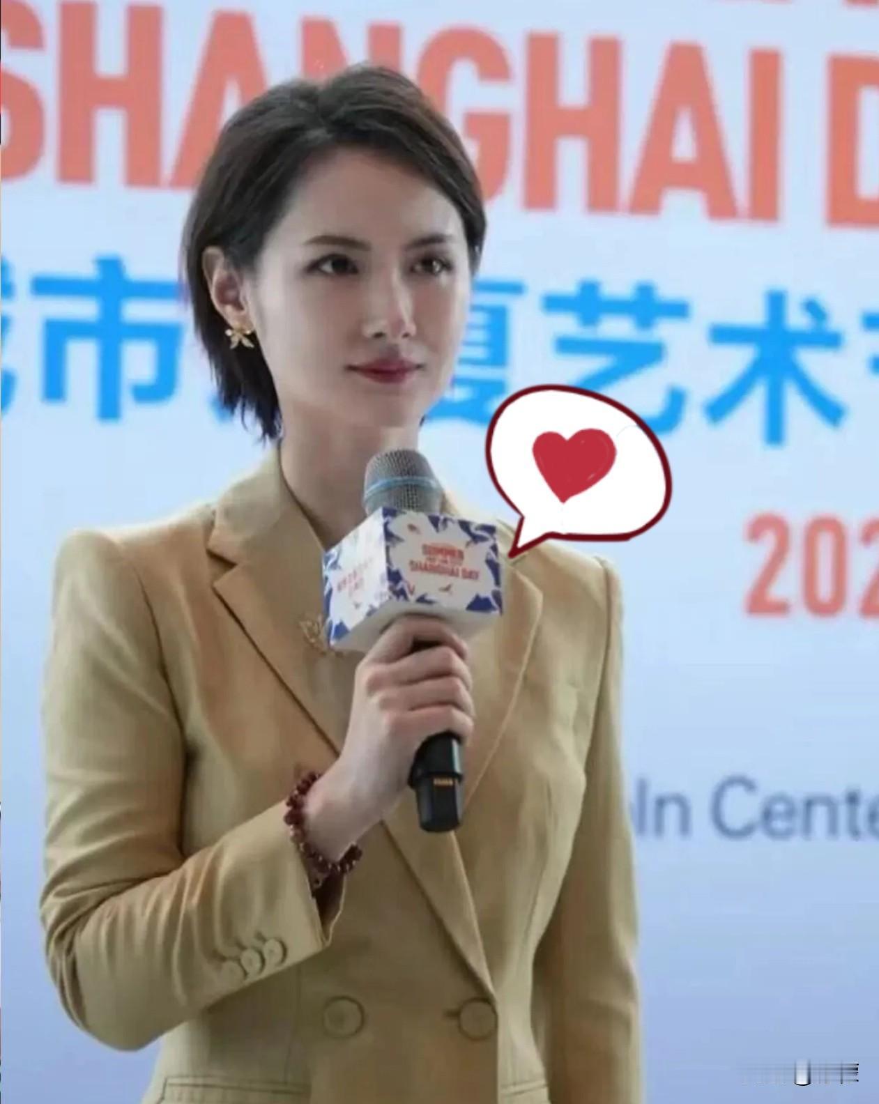 陈璇这件事，越看越让人觉得费解。网上能看到，陈璇的团队忙着在各个平台发起投诉