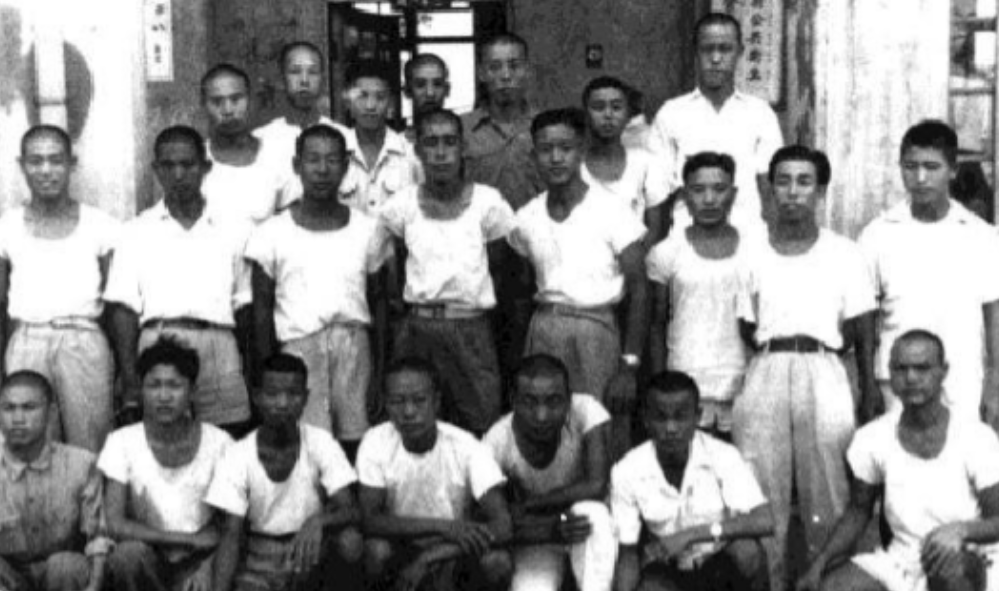 1950年，蒋军黄杰兵团残部逃入越南后，二万多人被法军缴械后，送入集中营。营内的