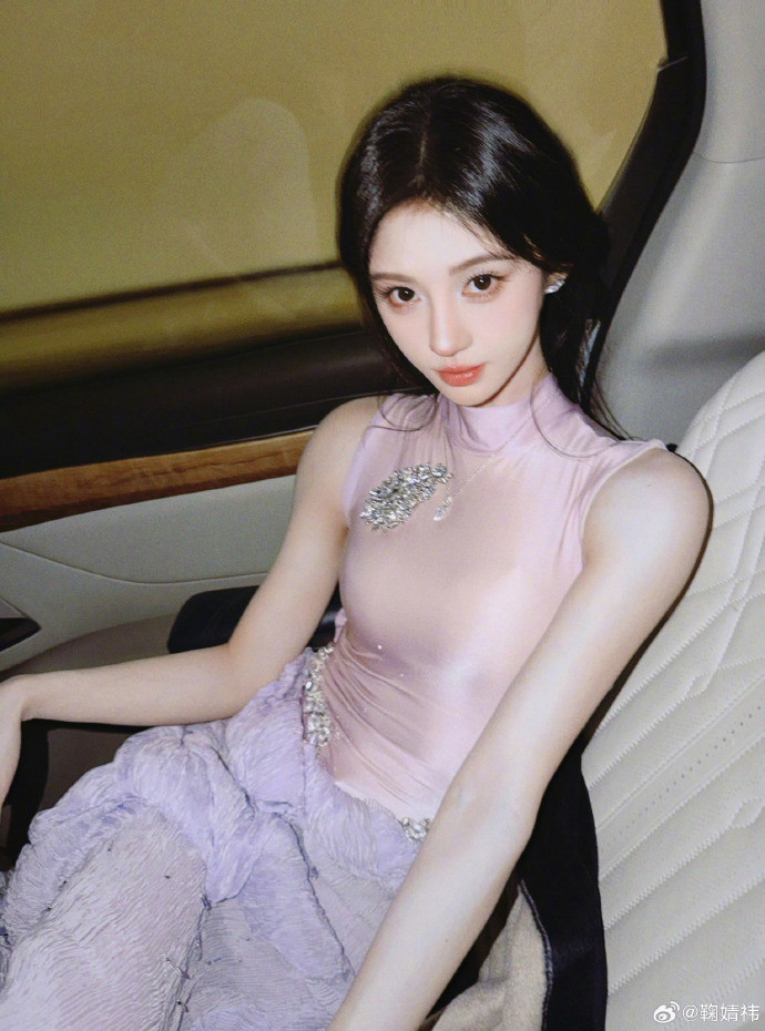 鞠婧祎的衣服怎么看着像透视的一样