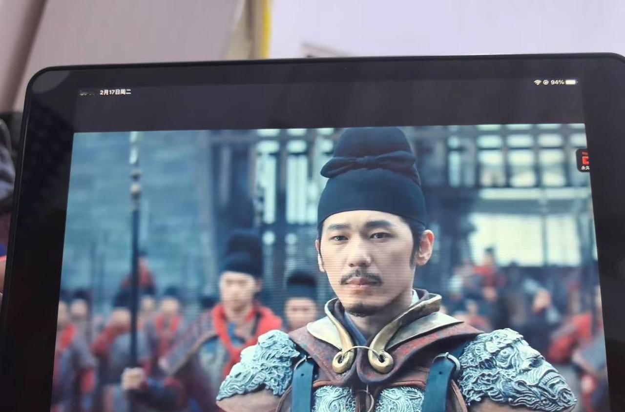 赵匡胤的死因被我们误解了千年，真相不是斧声杀人，而是他自己活活累垮的。烛火晃得