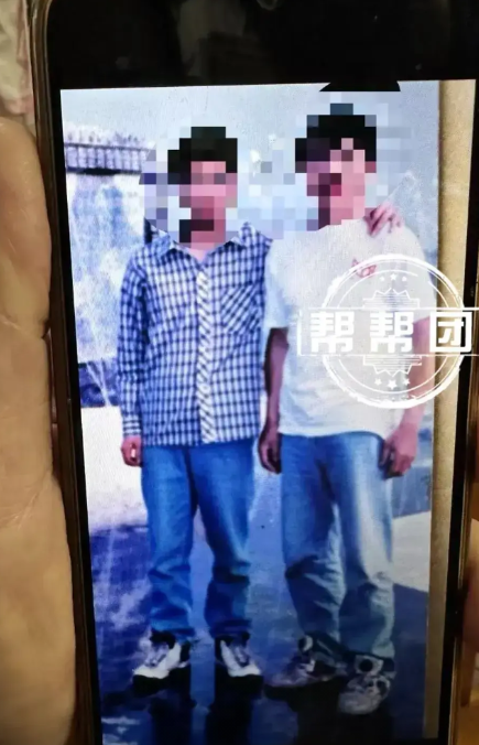 福州，离婚四十年的张大爷，想把自己的两套房子和存款，送给与前妻生的儿子，想与儿子