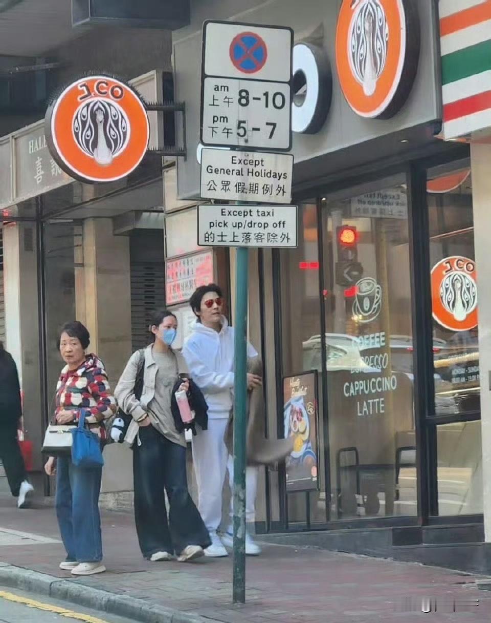 郭碧婷因为照顾爸爸选择回台湾一段时间，向佐忙于工作并没有去看老丈人，现在他去台湾