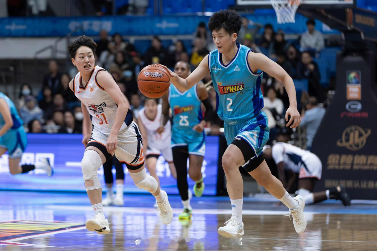 北京女篮郑茗昨晚的表现说明一支球队不能仅靠“救世主”！昨晚如果看过北京女篮与