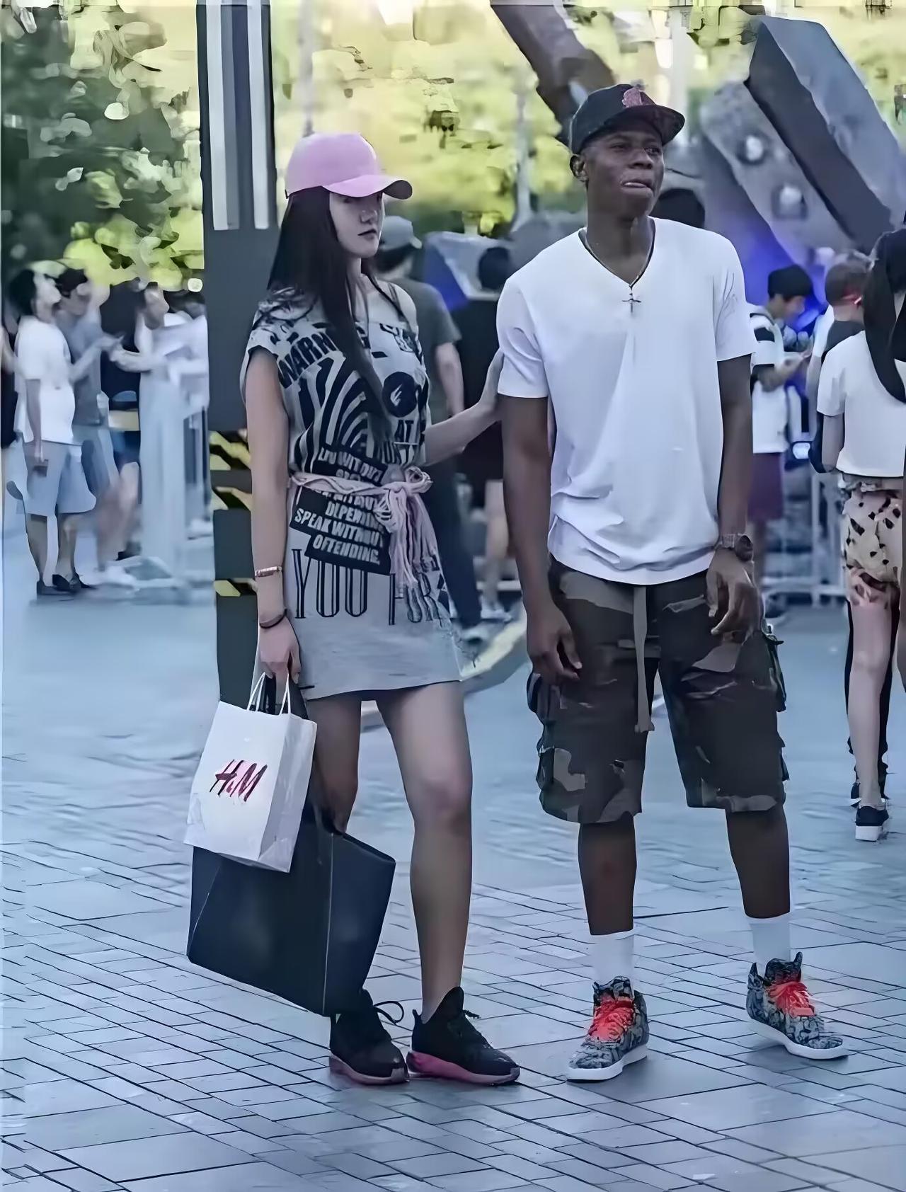 国内黑人同胞最多的十个城市里，广州以36.79万断层第一，深圳、香港等南北城市也