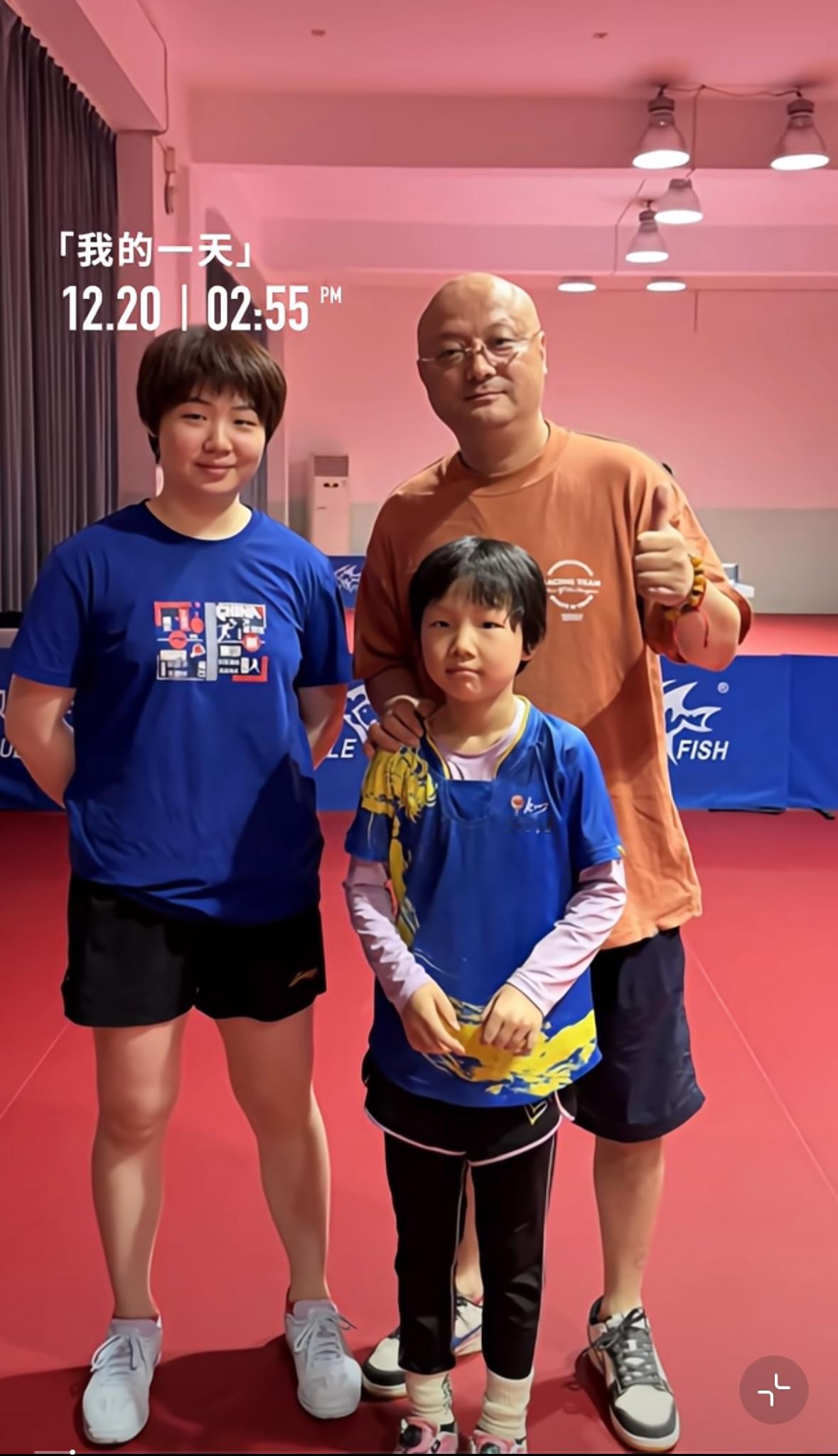 蒯曼休假在家也没有闲着——和妹妹蒯捷努力训练中2025年底啦，蒯曼难得在家休