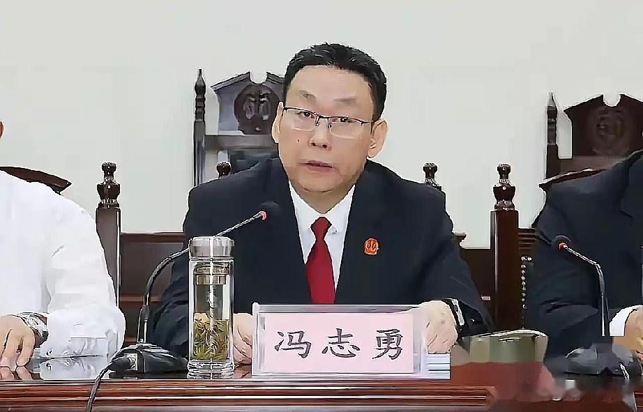 今天看到一条新闻，脑子嗡了一下说实话，看到有人给那些落马的院长洗地，我真是气