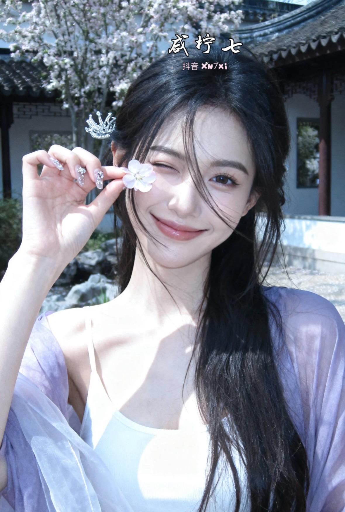 清冷风汉服美女穿搭热门御姐