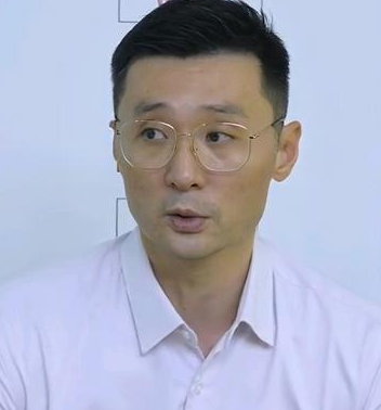 新疆男篮主教练刘炜谈球队新赛季要在防守上做的改变，他表示：这个休赛期确实有练，在