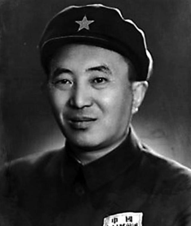 罗瑞卿途经新疆，下属请示刘震如何迎接，军区司令只建议：放一场电影如何？1978