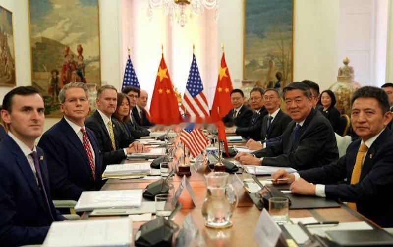 李成钢只是按照程序免去前职。宪法规定，驻外全权代表任免需要经过人大常委会。驻外大