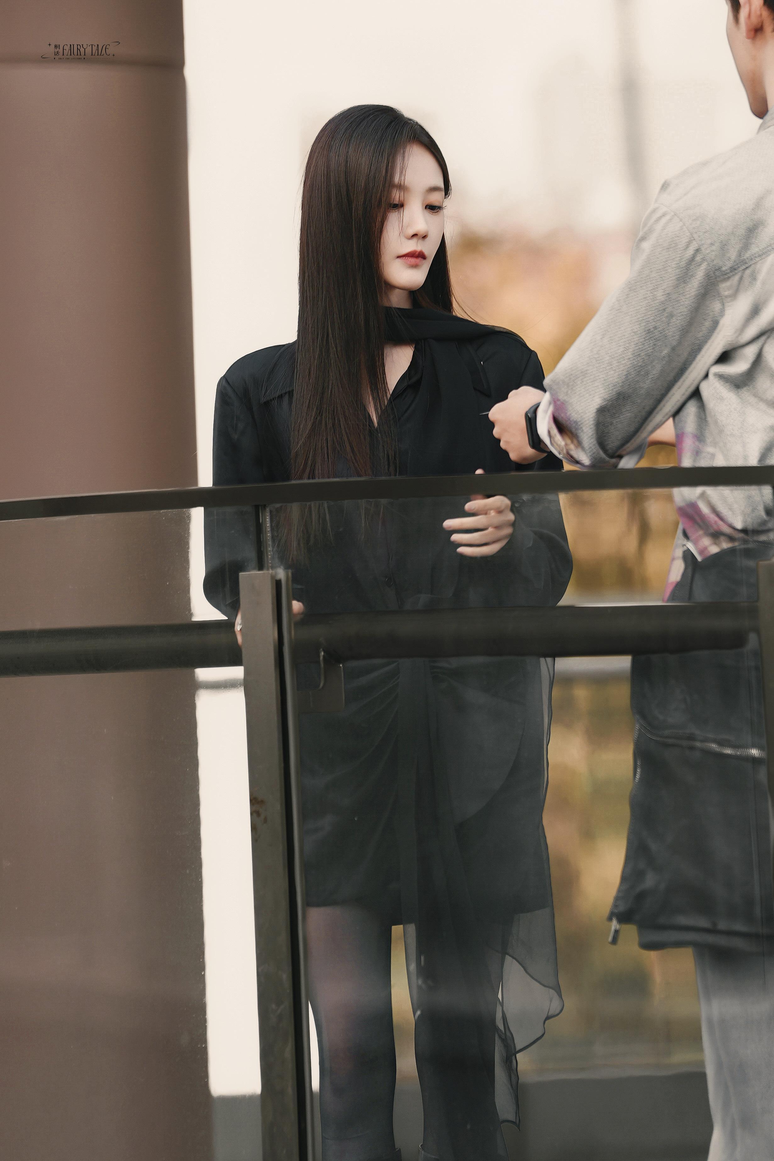 李一桐美人余上班路透，期待余梦早日见面