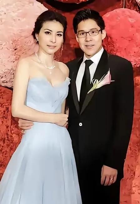 这下好了，不仅香港，就连全国人民都知道了，郭晶晶的婚姻真的远不止般配二字！