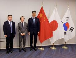 中日韩谈妥了近日，中国、日本、韩国，三国的央行行长在美国召开了第14届央行行长