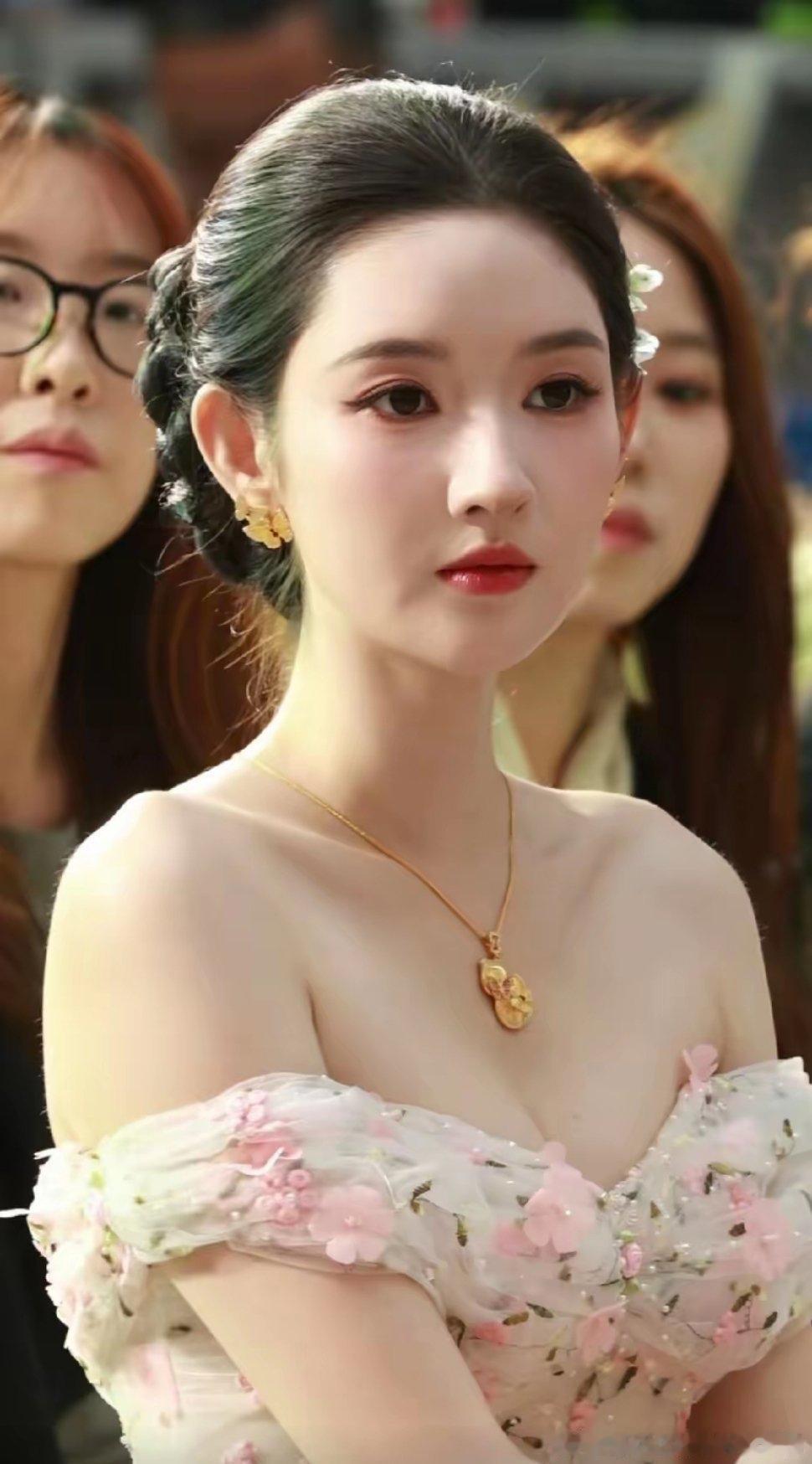 王玉雯这好精致的美，小家碧玉完美具像化了王玉雯天鹅颈王玉雯生图