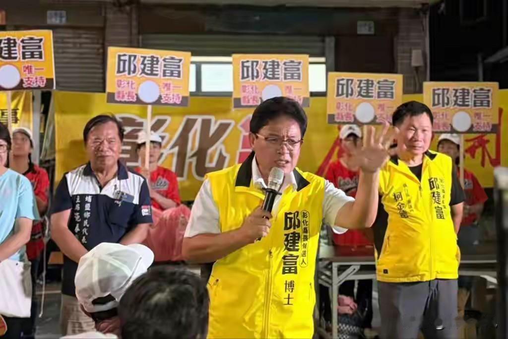 蓝绿选战两副面孔，绿营双标玩得溜！台北选战已经进入贴身肉搏，蒋万安扎进市场扫街