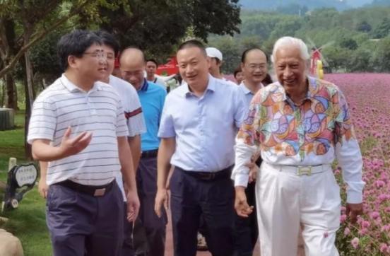 “我没有一丝一毫的中国血统，但是我有100%的中国心，我将用一生来报答中国，”印