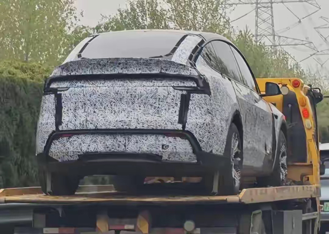 疑似ModelYYL五座版谍照曝光？刚刷到路上拍到的特斯拉伪装车，本来以为