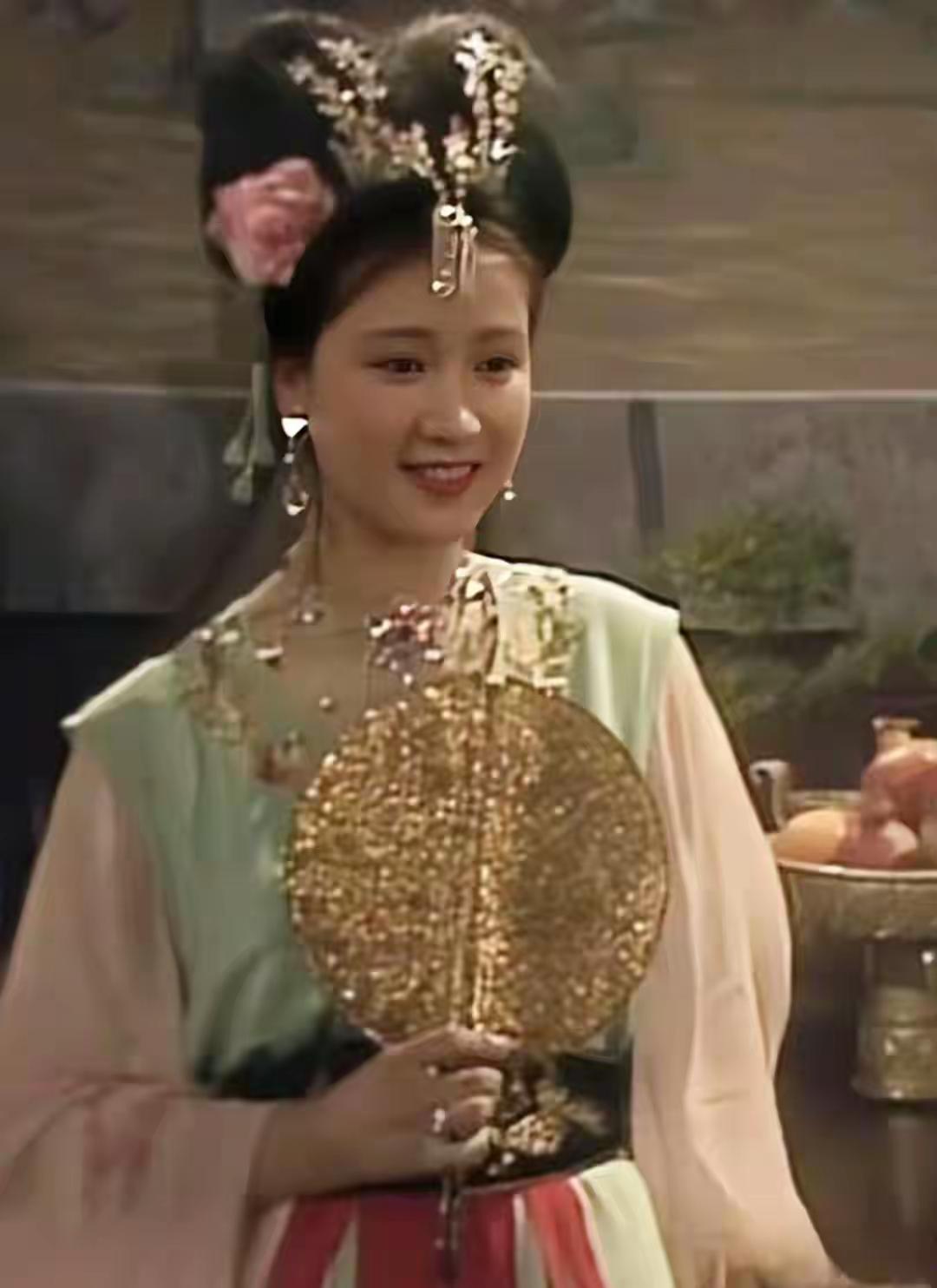 61岁何晴离世，为什么引发年轻人的集体怀念？原因只有一个：这些孩子是看着她的电