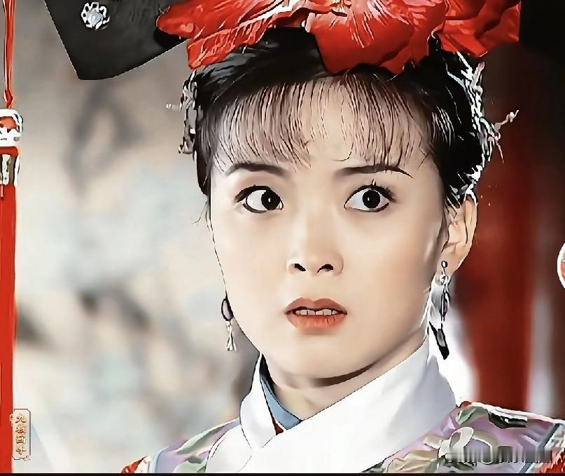 看《还珠格格》时，感觉赵薇和林心如堪称一等美女，有着女主的面相，大气又明艳；