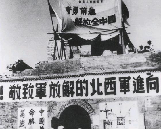 1949年兰州战役后，彭德怀查看战报发现俘虏的马家军，最高级别竟然只是营长，团长