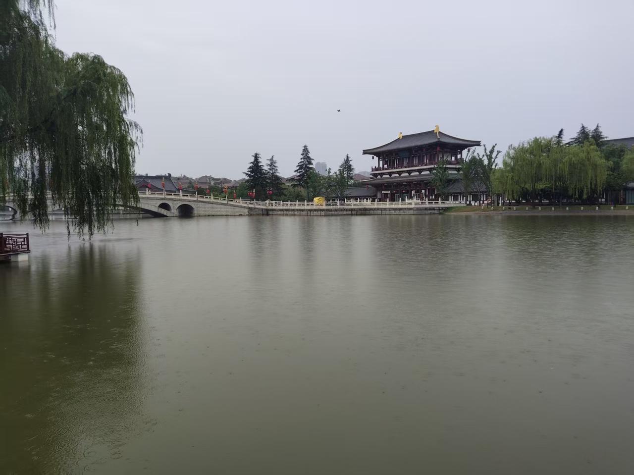 朱祁镇为什么能活着离开瓦剌阵营?不管后世怎么讽刺和嘲笑朱祁镇被瓦剌逮走这件事，有