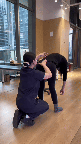 腰痛腰疼腰突，并不是不让大家弯腰，而是需要先看，你有没有弯腰的能力。图1就是上