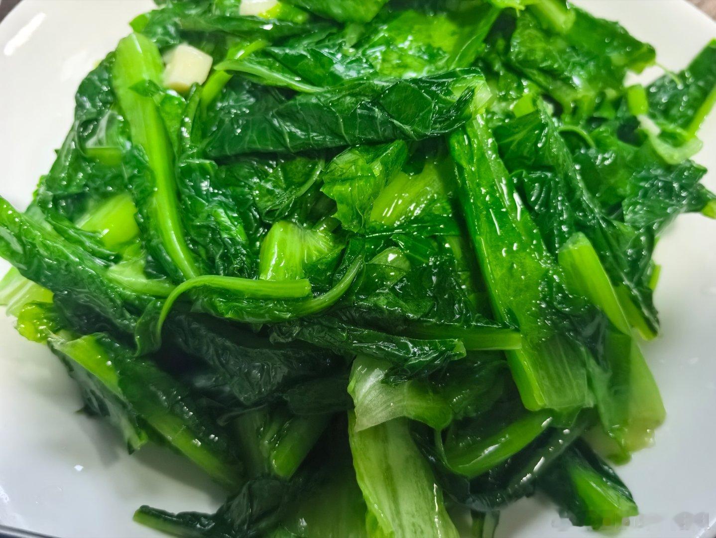周末的晚餐爆炒肥肠，也是干锅肥肠吧太香啦，就是处理肥肠有点费时间高中生点名吃的无