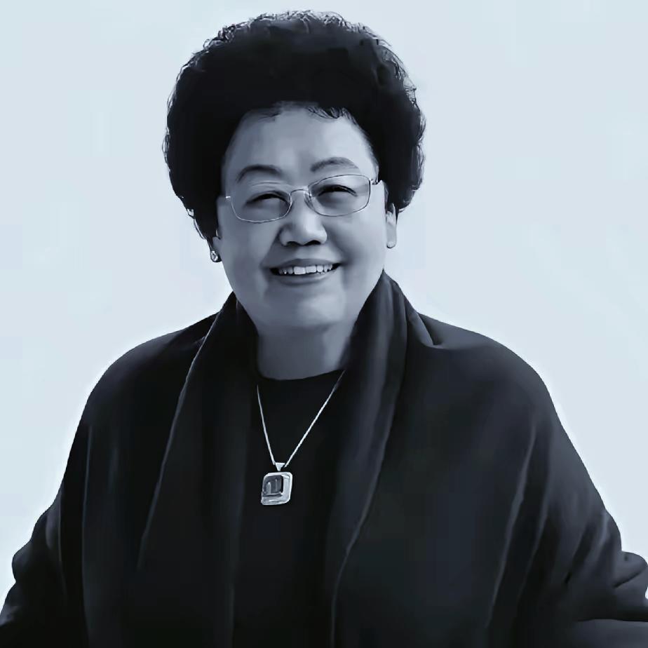 今天陈丽华追悼会，最让人意外的是，不是下雨还去了很多人，而是当年远行取经的几